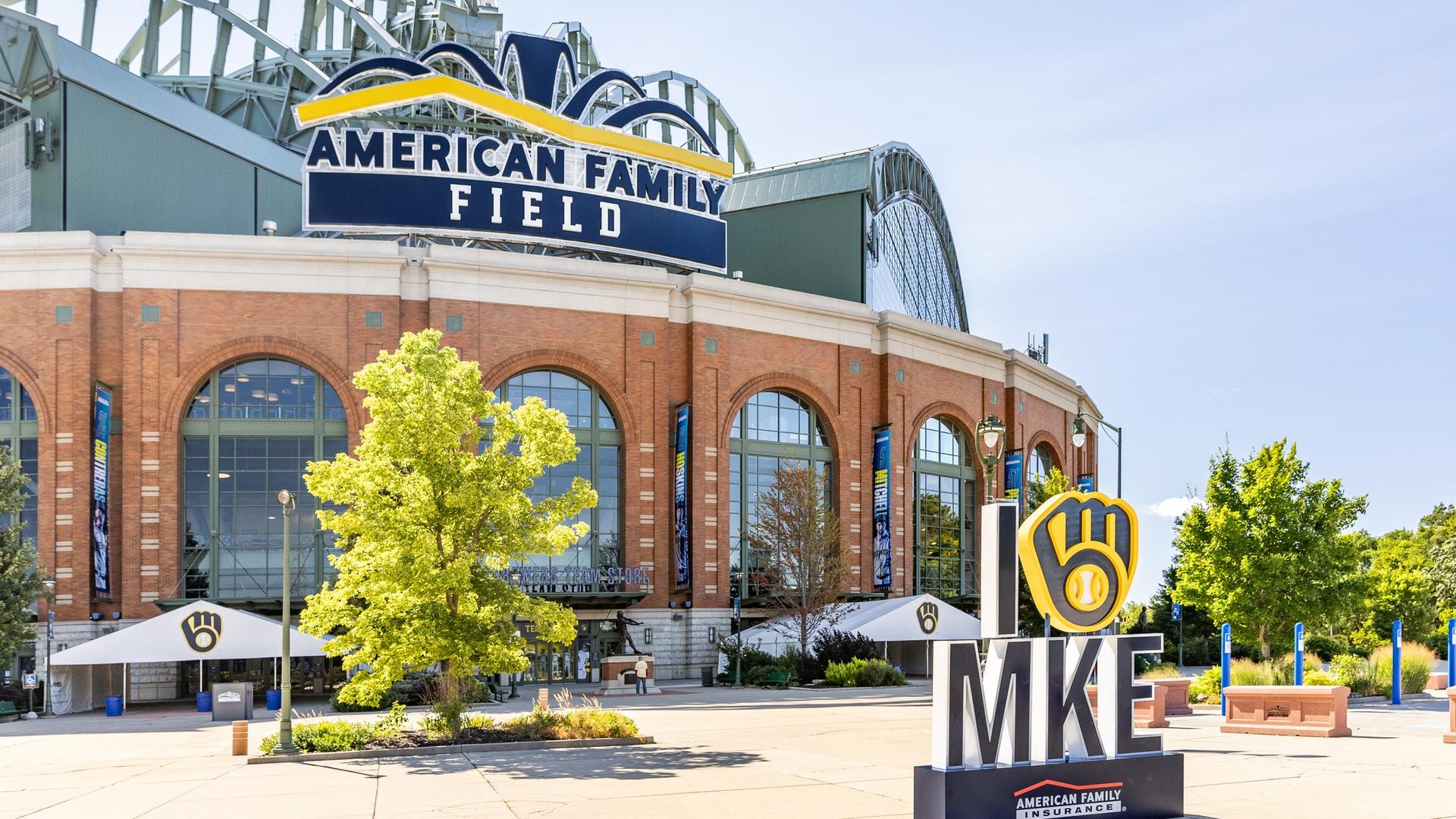Brewers Battle With Cubs in NLDS